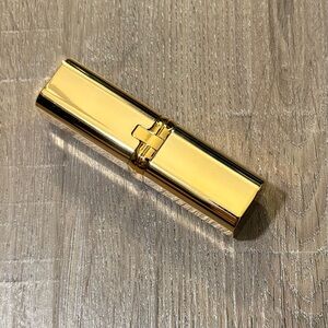 NEW L’Oréal lipstick red Colour Riche Ambitious Red